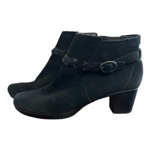 Clarks Ankle Boots Women's 12M Black Suede Leather Braided Buckle Strap Side Zip